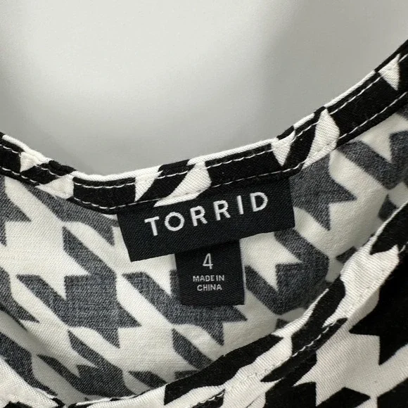 Women's Black and White Houndstooth Top - Picture 4 of 12
